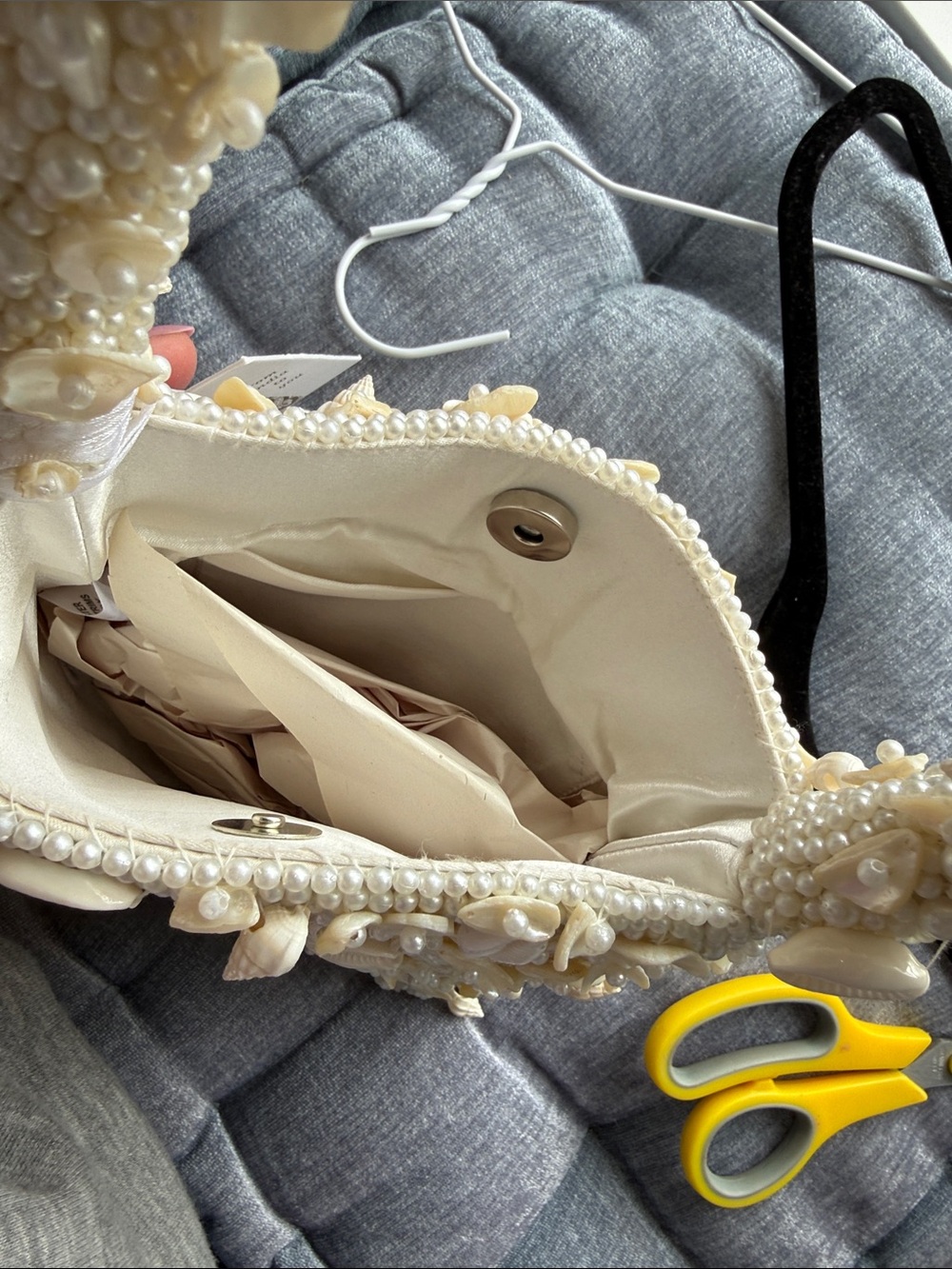 Best Price Offered Beaded Shell Mini Bag in Cream Bridal beach vacation pearl - Picture 3 of 4